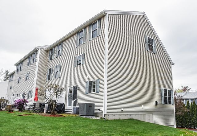 14 Georgetowne Drive, Nashua, NH 03062