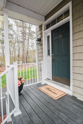 14 Georgetowne Drive, Nashua, NH 03062