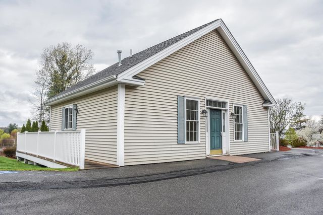 14 Georgetowne Drive, Nashua, NH 03062
