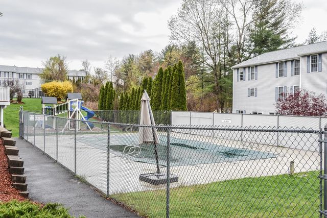14 Georgetowne Drive, Nashua, NH 03062