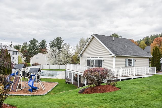 14 Georgetowne Drive, Nashua, NH 03062