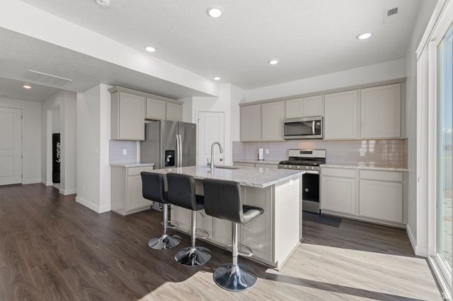 2927 W COASTLINE DR, Syracuse, UT 84075