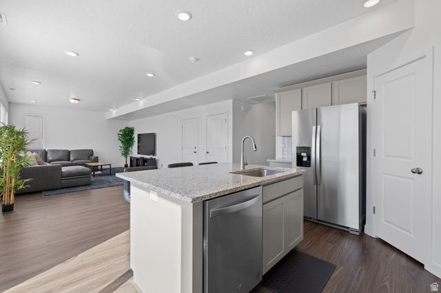 2927 W COASTLINE DR, Syracuse, UT 84075