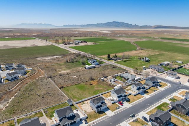 2927 W COASTLINE DR, Syracuse, UT 84075