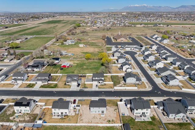 2927 W COASTLINE DR, Syracuse, UT 84075