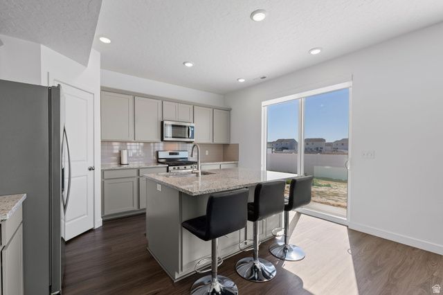 2927 W COASTLINE DR, Syracuse, UT 84075