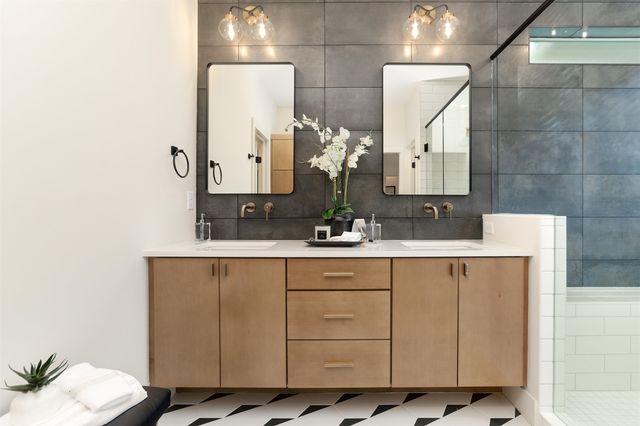 252 S Ciderbluff Cir, Wichita, KS 67052