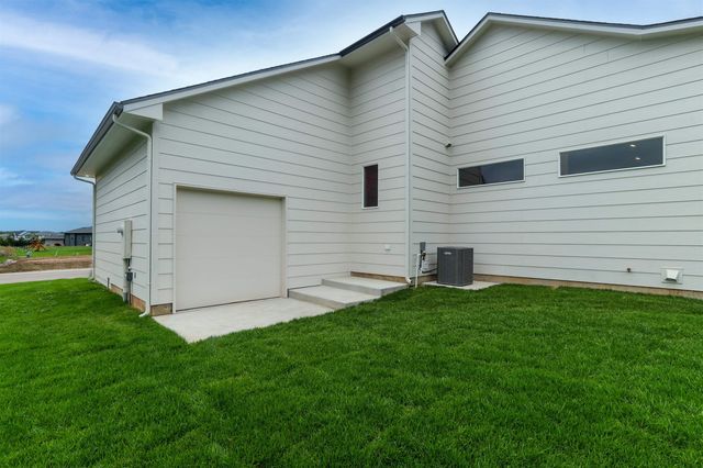 252 S Ciderbluff Cir, Wichita, KS 67052