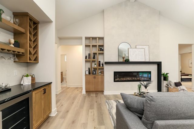 252 S Ciderbluff Cir, Wichita, KS 67052