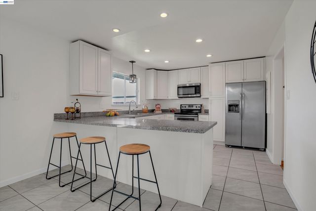 4284 Hillview Dr, Pittsburg, CA 94565