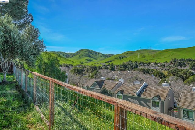 4284 Hillview Dr, Pittsburg, CA 94565