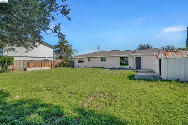 4284 Hillview Dr, Pittsburg, CA 94565