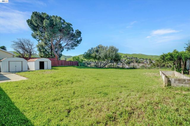 4284 Hillview Dr, Pittsburg, CA 94565