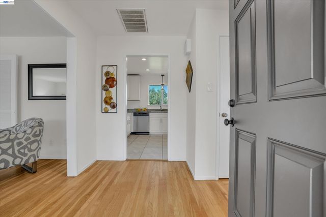 4284 Hillview Dr, Pittsburg, CA 94565