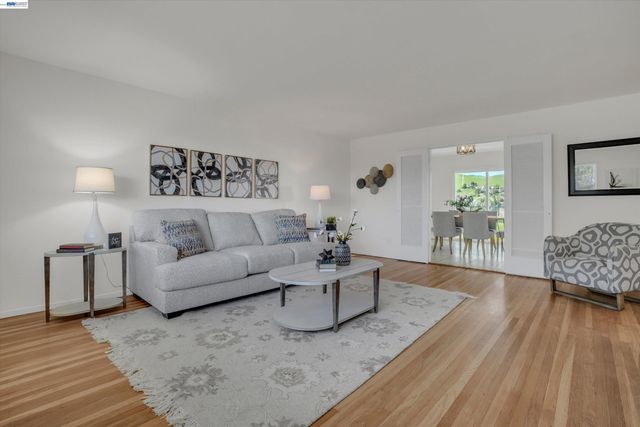 4284 Hillview Dr, Pittsburg, CA 94565