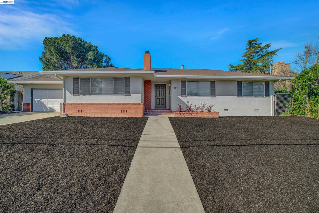 4284 Hillview Dr, Pittsburg, CA 94565