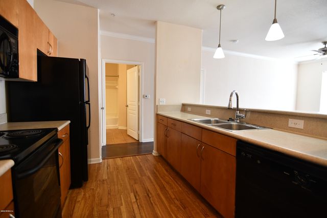 8290 GATE Parkway W 206, Jacksonville, FL 32216