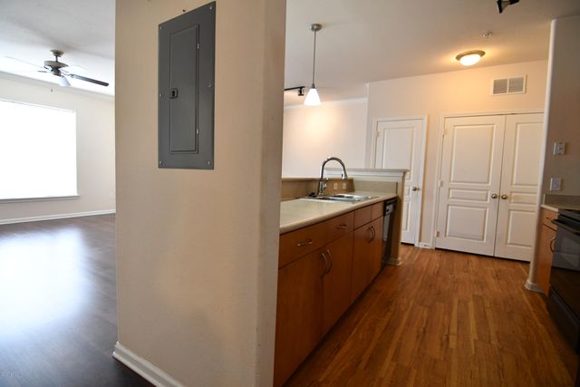 8290 GATE Parkway W 206, Jacksonville, FL 32216