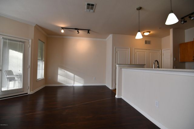 8290 GATE Parkway W 206, Jacksonville, FL 32216