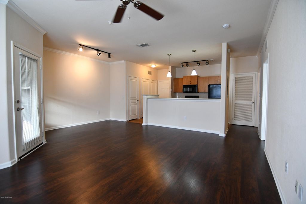 8290 GATE Parkway W 206, Jacksonville, FL 32216