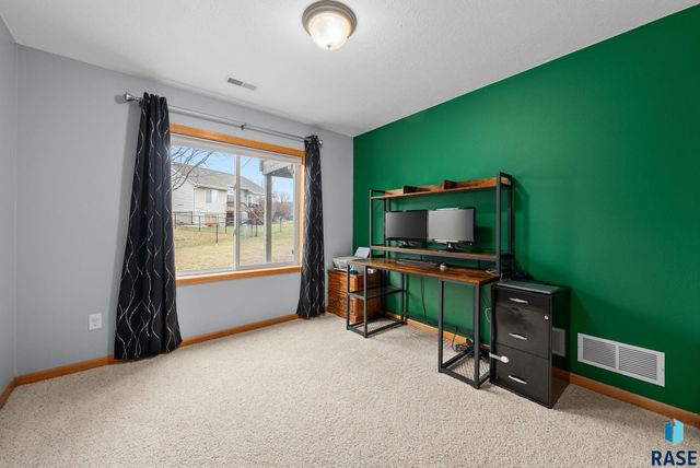 4605 S Kristen Cir Circle, Sioux Falls, SD 57106