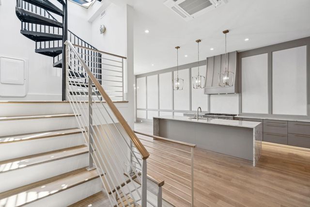 4 Exchange Street, Charleston, SC 29401