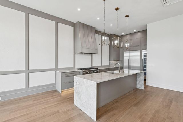 4 Exchange Street, Charleston, SC 29401