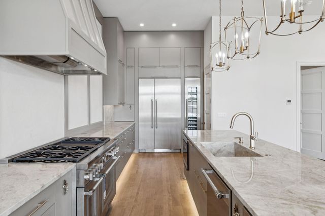 4 Exchange Street, Charleston, SC 29401