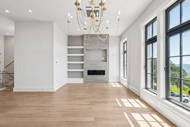 4 Exchange Street, Charleston, SC 29401