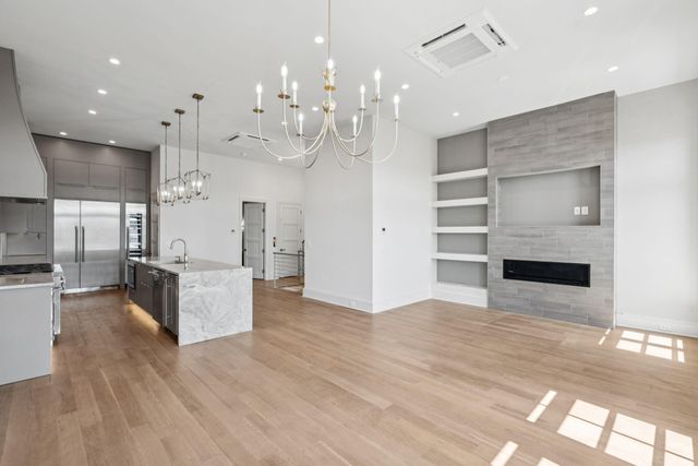 4 Exchange Street, Charleston, SC 29401