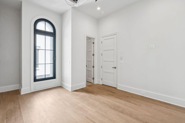 4 Exchange Street, Charleston, SC 29401