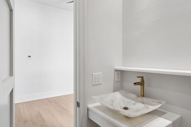 4 Exchange Street, Charleston, SC 29401
