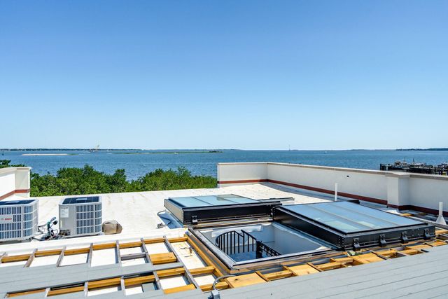4 Exchange Street, Charleston, SC 29401