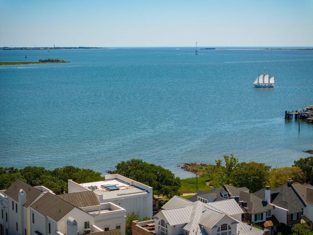 4 Exchange Street, Charleston, SC 29401