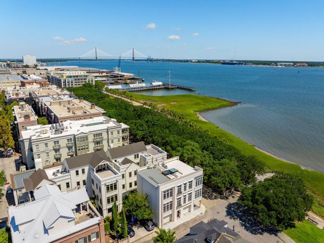 4 Exchange Street, Charleston, SC 29401