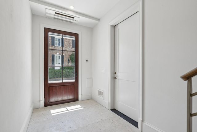 4 Exchange Street, Charleston, SC 29401