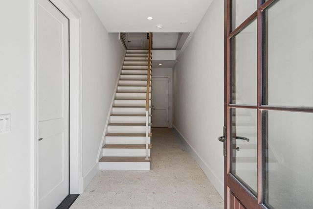4 Exchange Street, Charleston, SC 29401