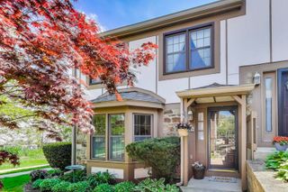 1022 Oakview Drive, Wheaton, IL 60187