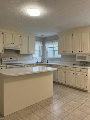 110 Bugle CT, Yorktown, VA 23693