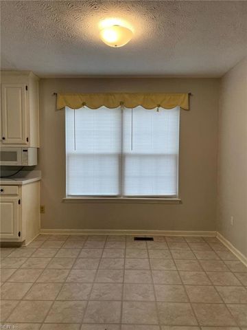 110 Bugle CT, Yorktown, VA 23693