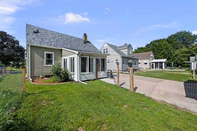 802 27th Avenue, Moline, IL 61265