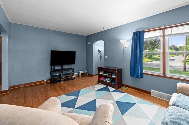 802 27th Avenue, Moline, IL 61265