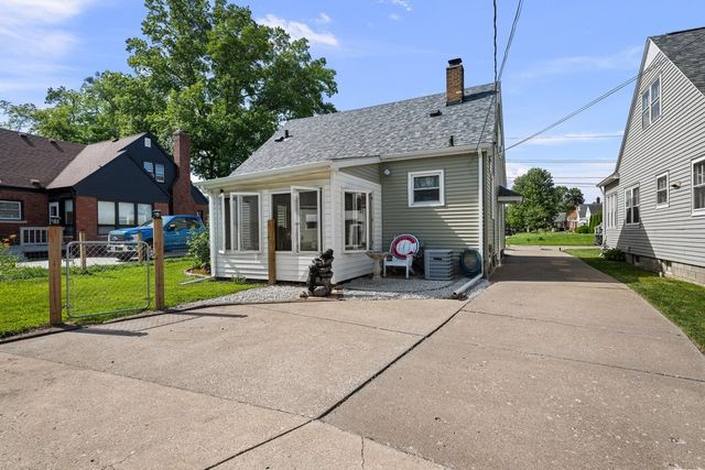802 27th Avenue, Moline, IL 61265