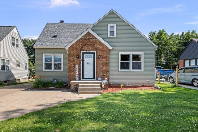 802 27th Avenue, Moline, IL 61265