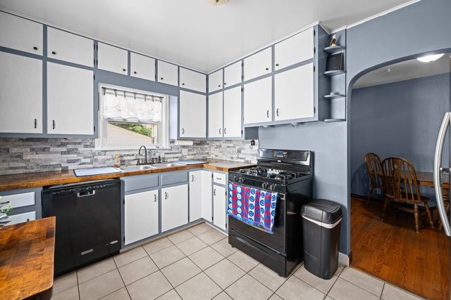 802 27th Avenue, Moline, IL 61265