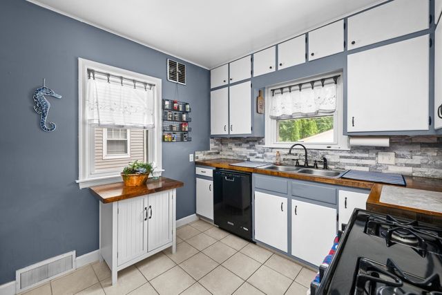 802 27th Avenue, Moline, IL 61265