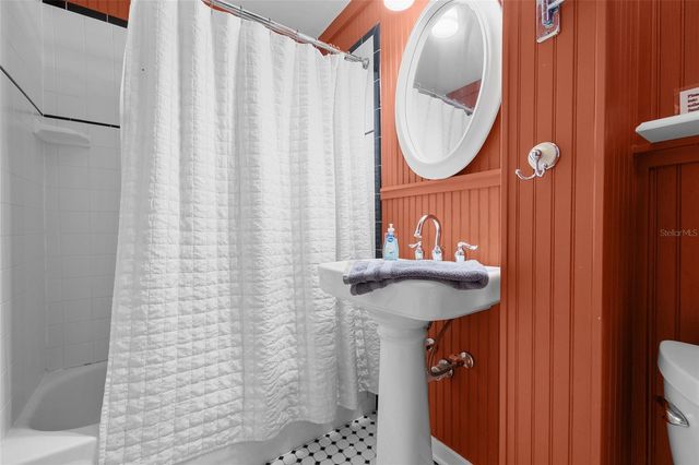 205 SE 7TH STREET, Gainesville, FL 32601