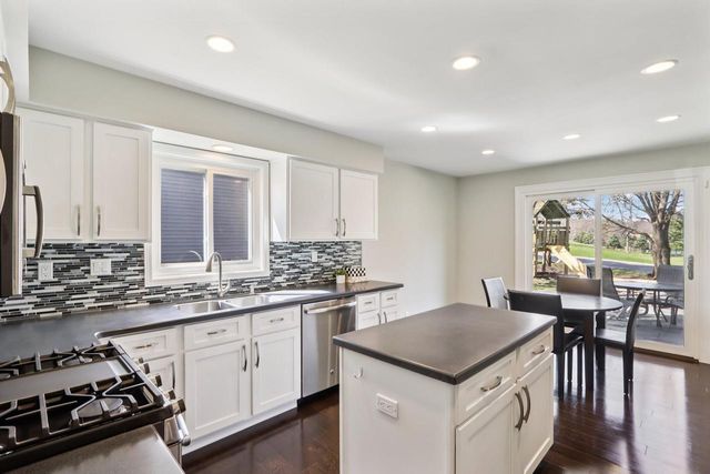 1720 Erin LANE, Waukesha, WI 53188