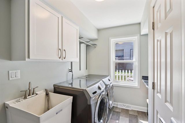 1720 Erin LANE, Waukesha, WI 53188