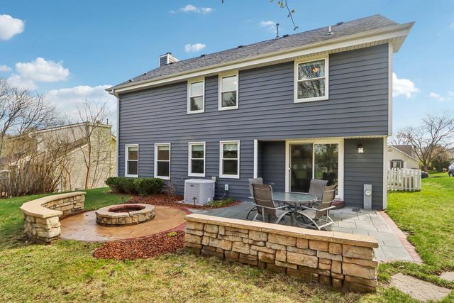 1720 Erin LANE, Waukesha, WI 53188